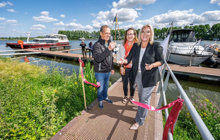 Opening aanlegsteiger Julianakanaal