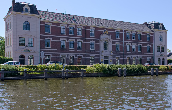 2. Vanaf De Nieuwe Wetering Vaar Je Bijna Tegen De Voormalige Militaire Gevangenis Nieuwersluis Op