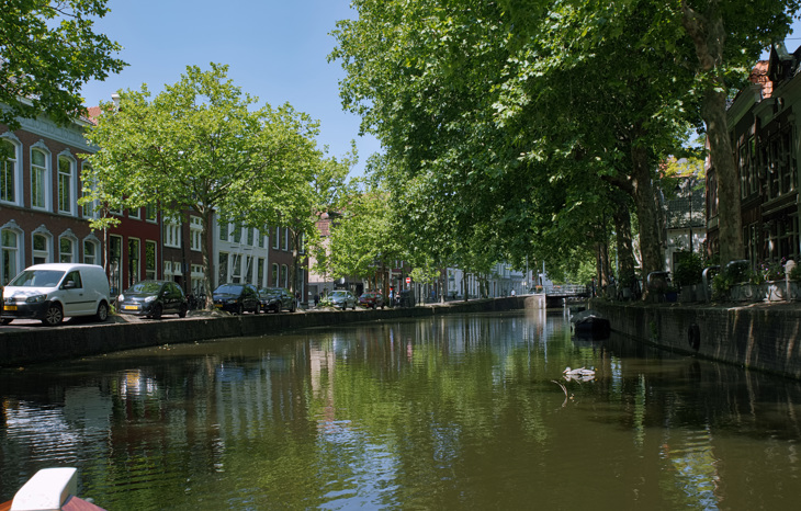 2. De Oevers Kenmerken Zich Door Voormalige Rijke Patriciershuizen.
