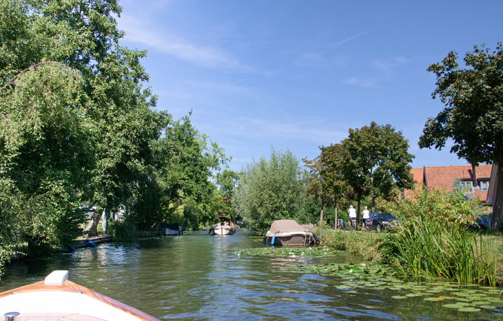 4. Varend Door Baambrugge Hebben We Het Gevoel Dat De Tijd Hier Stil Heeft Gestaan