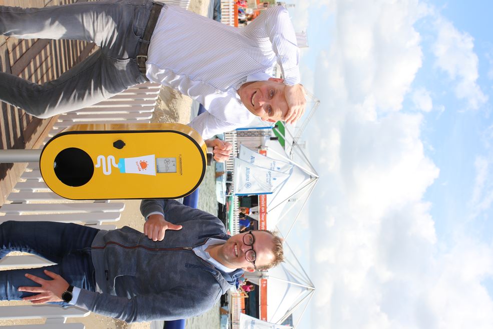Arno van Gerven (l), directeur Watersportverbond en Danny van den Nieuwendijk, Zonnebrandpalen.
