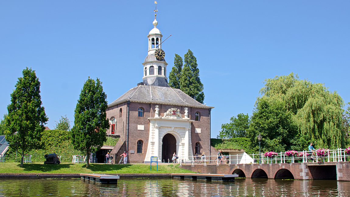 6. de Zijlpoort is één van de twee bewaard gebleven Leidse stadspoorten